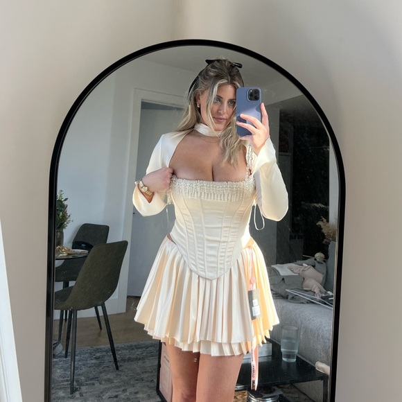 House of CB Emira Pleat Miniskirt Size: L - Picture 2 of 2